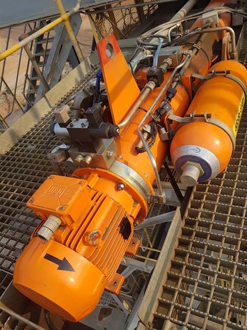 1 Orange industrial hydraulic system with motor and cylinders, supporting hydraulic and mechanical engineering services.
