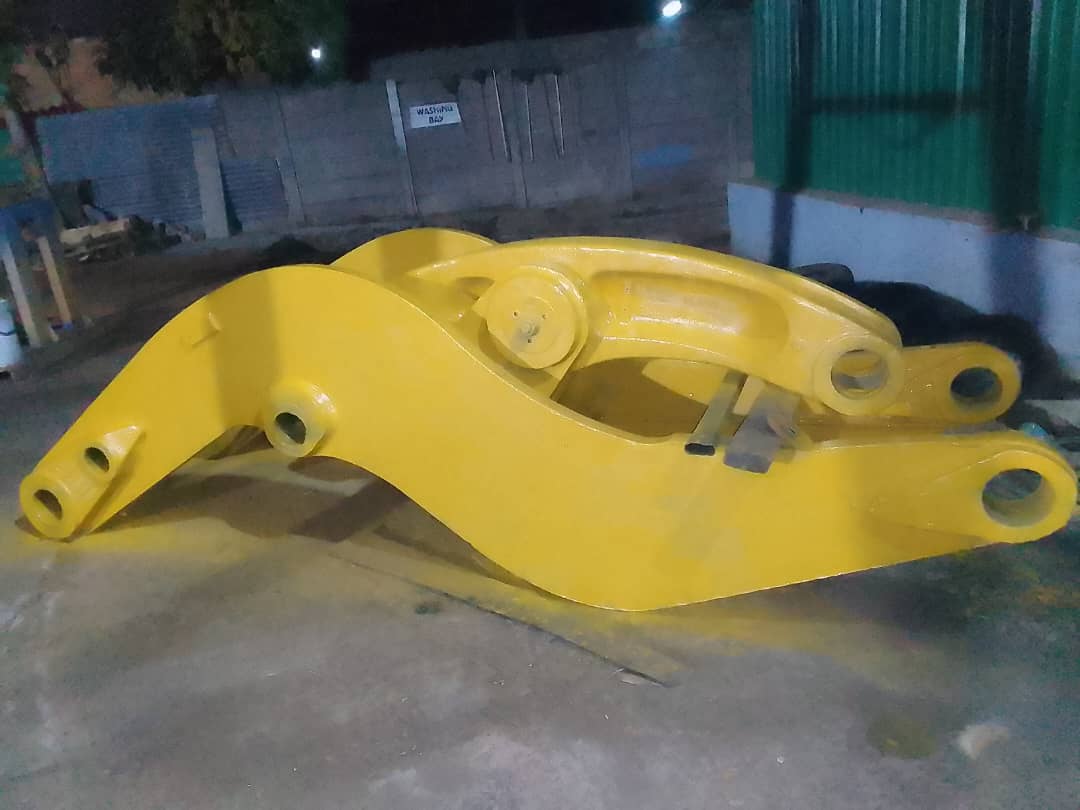 1015594964-IMG-20230616-WA0026 Large yellow heavy-duty metal component, used in hydraulic and mechanical engineering services.